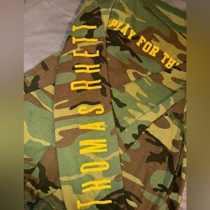 Thomas Rhett Concert Tour 2017 size medium long sleeve camo t-shirt home team